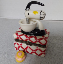Kitchen Mixer Trinket Box Collectible Porcelain Hinged Muffin Cake Hand Painted picture