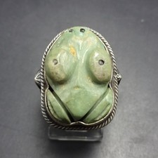 Signed ZUNI Carved Green Turquoise FROG FETISH Sterling Silver RING size 7.75 picture