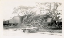 VINTAGE BW RAILROAD PHOTO GULF MOBILE & OHIO 563 Jackson MISSISSIPPI wreck 1947 picture