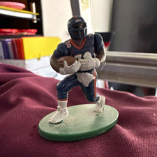 GTI NFL Davis #30 Football Player Figurine 1997 Green Base Plastic 3D picture