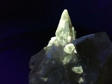 KB: LARGE SIZE XL. VERY BRIGHT FL. YELLOW SW POWELLITE XL. FROM NASIK, INDIA picture