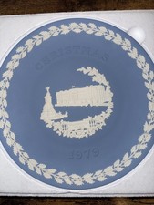 Vintage 1979 Buckingham Palace Wedgwood Blue White Christmas Plate picture