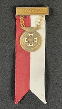 Vintage SECRETARY VFW Ladies Auxiliary Lapel Pin Ribbon Metal picture