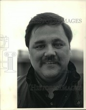 1987 Press Photo Richard Calcut a Veteran Home Administrator in King, Wisconsin picture