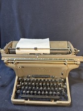 Vintage UNDERWOOD S/N 15-7033786 Model SS RHYTHM TOUCH Typewriter, Closed Front picture