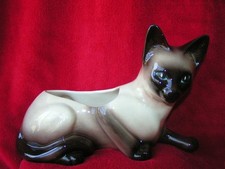 Siamese cat with blue eyes large vintage ceramic planter 12 5/8