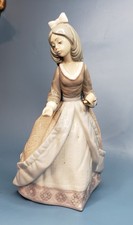 Lladro Jolie Girl  Figurine 1983 Gloss Finish #5210 picture