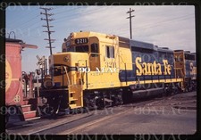 SANTA FE-ATSF. EMD GP30 #3211. KAISER (CA). Original Slide 1972. FRESH picture