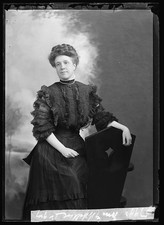 Photo:Mrs G W Wallace Portrait Studio Photograph picture