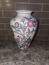 Vintage WBI Chinese Chinoiserie Enameled Porcelain Mantel Urn Vase 8.5