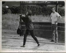 1969 Press Photo Karen Robertson & Dave Stewart at new ball field near I-90 picture