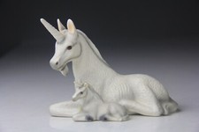 VINTAGE GLOBAL ART HARVEY KNOX KINGDOM MOTHER AND BABY UNICORN FIGURINE picture