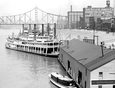 1900-1910 Levee, Pittsburgh, Pennsylvania Vintage Photograph 8.5