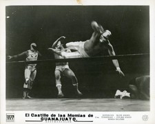 LMPE28 Orig Photo MEXICAN LUCHADORES 1973 CASTILLO DE LAS MOMIAS DE GUANAJUATO picture