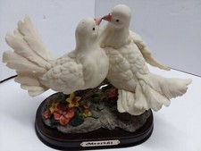 Meerchi--,pair of kissing doves nice detailed figurine picture