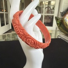 VINTAGE ORANGE BAKELITE/CELLULOID BANGLE BRACELET MOLDED FLOWERS picture