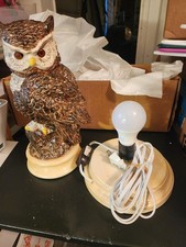 VINTAGE 1970'S HAND PAINTED CERAMIC HORNED OWL LAMP-WHOLE OWL LIGHTS UP picture