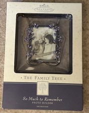 2002 Hallmark Keepsake Ornament The Family Tree So Much to Remember Photo Holder picture