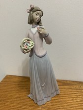 LLADRO 07644 Innocence in Bloom Figurine Aroma Primaveral in Original Box/Paper picture