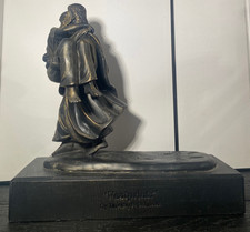 DEFECTIVE  AMAZING NUNS CONVENT TIMOTHY P SCHMALZ FOOTPRINTS STATUE 100 G3D picture