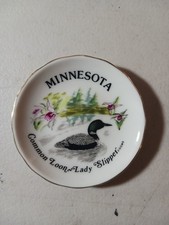 Minnesota Souvenir Plate Common Loon, Lady Slipper.          3 1/8