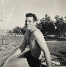 1950s Handsome Beefcake Buff Man Guy Swimsuit Gay Interest Pool Old Photo P13r21 picture