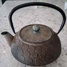 Japanese Iron Kettle TETSUBIN Vintage Teapot Tea Raised Leaf 26 ounces  picture