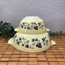 Vintage Pyrex Gooseberry Cinderella Bowls Yellow Black 444 4-Qt & 442 1.5-Qt Set picture