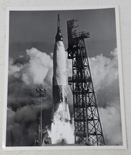 Vintage 1962 NASA John Glenn Mercury Atlas 6 Friendship 7 Launch Photo 8x10 picture