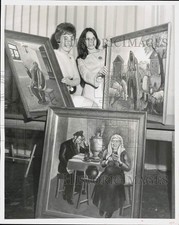 1967 Press Photo Mmes. Irwin Treiger and Abraham Bergman shown with paintings picture