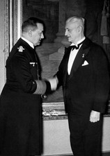 Handshake between Admiral Erich Rader Admiral Ludwig von Reuter a- 1939 Photo picture