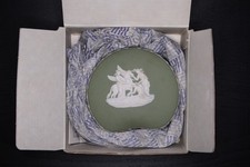 Small Wedgwood Green Jasperware Embossed Kidney Shaped Trinket Box Original Box picture