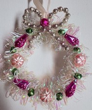 Lovely Vintage 4” Tinsel Christmas Wreath ~Beaded Bow~ Mercury Glass Beads (406) picture
