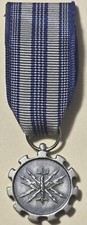 US ARMED FORCES ACHIEVEMENT MEDAL MINI IN BOX DATED 1983 VETERAN AWARD DRESS NOS picture