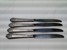 4 Rogers Deluxe Silverplate Precious Pattern Dinner Knives 9-5/16