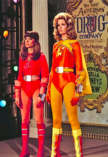 1976’s ELECTRA WOMAN & DYNA GIRL High Quality Metal Magnet 2.7 x 4 inches 8333 picture