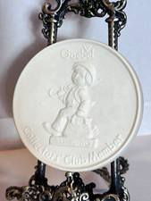 (4C) Vintage Goebel Hummel Collectors Club Member Plaque Merry Wanderer White picture
