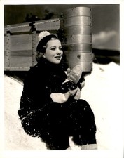 LMPE38 Original Ray Jones Photo ANN SOTHERN SNOW SLED