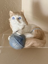 Vintage Blue Eyed Persian Glossy Porcelain Cat Playing W/ Yarn Retired Lladro picture