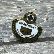 Vintage Kroger Columbus Co 12 Year No Accident Award Lapel Pin Green White 0.75” picture