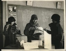 1926 Press Photo Member of the Blake Fresh Air school work on their Lamp project picture