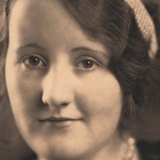 1922 Flapper Headband Pearl Necklace Woman Studio Photo Nancianna 10