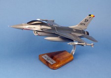 USAF Lockheed Martin F-16C Fighting Falcon 52 TFW Desk Model 1/35 PS Airplane picture