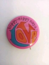 This is a vintage 1960s Hippy Sippy Says Love pinback button. picture