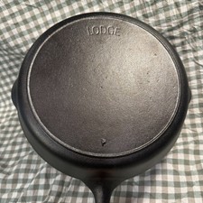 Restored 1910 Era Lodge #8 No-Notch Cast Iron Skillet - Arc Logo w/Raised Number picture