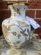Hand-Painted Ceramic & Gold Rim Chinoiserie-style Vase with Birds & Vines .NICE picture