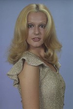 Italian showgirl actress Loretta Goggi posing on set TV variety sh- Old Photo picture