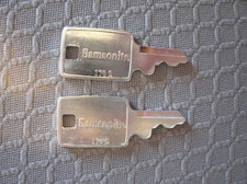 Vintage Samsonite Luggage Key 170S~Silver Lot of 2 picture