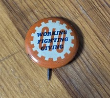 WWII CIO CONGRESS OF INDUSTRIAL ORGANIZATIONS LABOE UNION PINBACK BUTTON 1