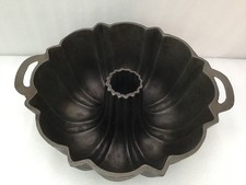 Antique Cast Iron Bundt Cake Pan Vintage *Rare Farmhouse” 9” x 4.5”  Seasoned picture
